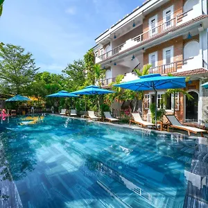 4* Resort Blooms Boutique Village